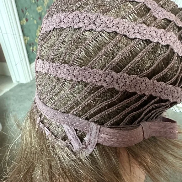 Paula Young synthetic wig - Picture 7 of 10